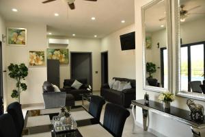 a living room with a couch and a mirror at Casa de Cuatro Vientos in Álamos