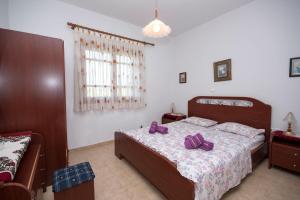 Ένα ή περισσότερα κρεβάτια σε δωμάτιο στο Gerakini detached house with panoramic sea views