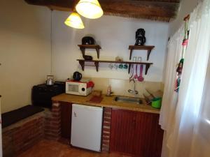 Η κουζίνα ή μικρή κουζίνα στο La Pirquita