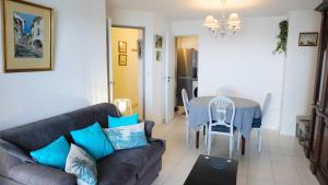 Część wypoczynkowa w obiekcie Appartement 556, Vue Mer et piscine By Palmazur Vacances