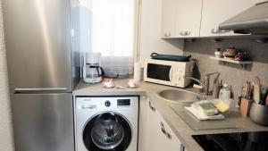 Kuchnia lub aneks kuchenny w obiekcie Appartement 556, Vue Mer et piscine By Palmazur Vacances