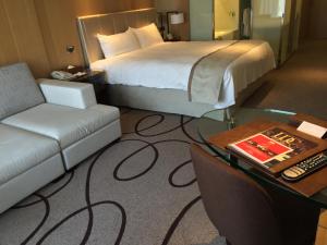 Postel nebo postele na pokoji v ubytování Kaohsiung Chateau de Chine Hotel