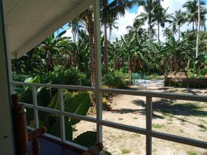 Zahrada ubytování Bayay ni Nanay Bed & Breakfast in Magpupungko Beach Road