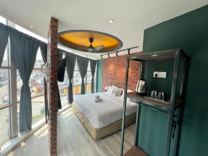 Postel nebo postele na pokoji v ubytování Smile Hotel Klang Bukit Tinggi