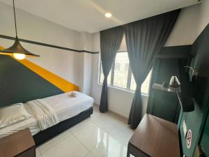 Postel nebo postele na pokoji v ubytování Smile Hotel Klang Bukit Tinggi