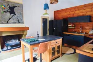 Kuchyň nebo kuchyňský kout v ubytování Charmante petite villa avec piscine