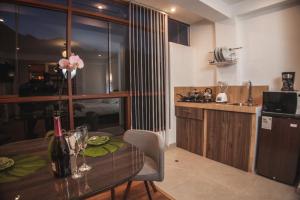 a kitchen and dining room with a table and a counter at Flores de la Villa in Huayoccare
