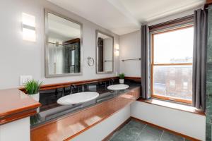 Un baño de Alina & Fanny - Philadelphia Northern Liberties 135 fotos más