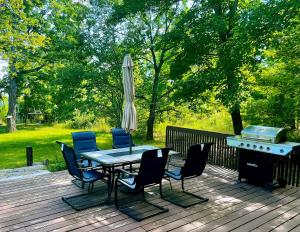 Gallery image of Lakeview Cottage with Private Swimming Pool in Bobcaygeon