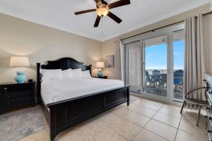 Ένα ή περισσότερα κρεβάτια σε δωμάτιο στο Regency Isle 1002