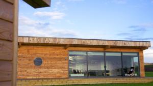 Το κτήριο όπου στεγάζεται  η παραθεριστική κατοικία +6 φωτογραφίες