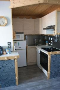 Kuchyňa alebo kuchynka v ubytovaní Appartement 5 Couchages tout Confort proche Mer