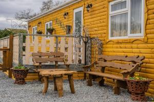 Φωτογραφία από το άλμπουμ του Bespoke Holiday Home With Private Pool And Hot Tub, Sleeps 8 Ref 34073P σε Kings Lynn