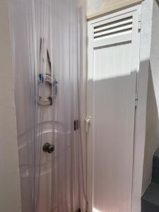 Kúpeľňa v ubytovaní Apartamento con Terraza,a 100m playa Costilla y Frente al Castillo + 37 fotografií