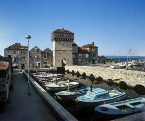 a group of boats docked in front of a building at Apartmani LE-LU in Kaštela