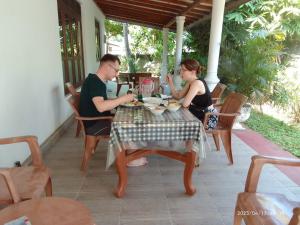 Ποτά στο Kandyan Rest