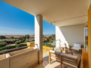 En balkon eller terrasse på Poetto Panoramic Apartment