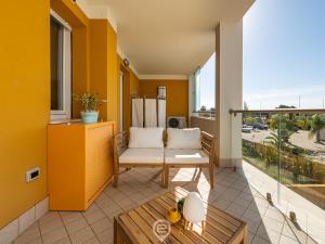 En balkon eller terrasse på Poetto Panoramic Apartment