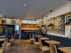 Reštaurácia alebo iné gastronomické zariadenie v ubytovaní Andante Pension & Restaurant + 20 fotografií