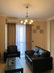 พื้นที่นั่งเล่นของ Cloud8 Apt with Castle View, 7km from the Beach