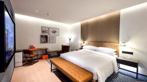 TV in/ali zabaviščno središče v nastanitvi Four Points by Sheraton Chongqing, Yongchuan
