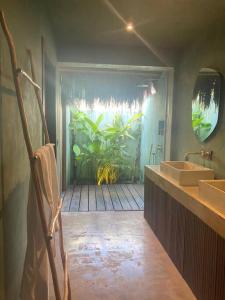 a bathroom with a fishtank in a room with a sink at Villa Hele in General Luna +18 photos