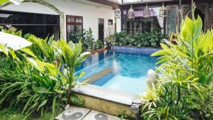 Bazén v ubytování Koolkost Syariah near RSUD Mataram Lombok nebo v jeho okolí