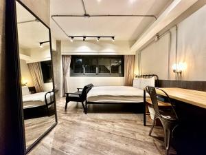 a hotel room with a bed and a desk at 小鹿 Homestay in Taichung