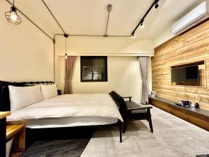 a bedroom with a large bed and a tv at 小鹿之家 in Taichung