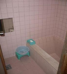 Et badeværelse på Atami Tamanoyu Hotel