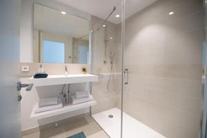 Kúpeľňa v ubytovaní Flat Deluxe&Pool sea view Higueron West