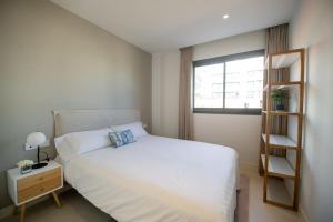Posteľ alebo postele v izbe v ubytovaní Flat Deluxe&Pool sea view Higueron West + 24 fotografií