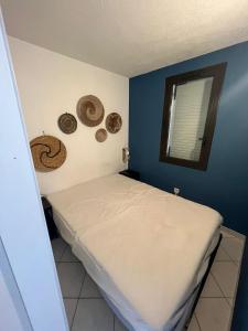 a small bedroom with a bed and a mirror at Boost Your Immo Six Fours Les Plages Coudoulière capvert 270 in Six-Fours-les-Plages
