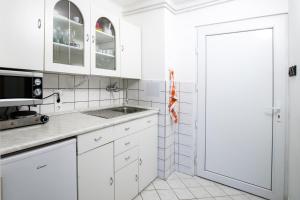 Köök või kööginurk majutusasutuses Süllő utcai apartman Fonyód VÍZPARTI és PANORÁMÁS! ON THE WATERFRONT and with Balaton panorama!