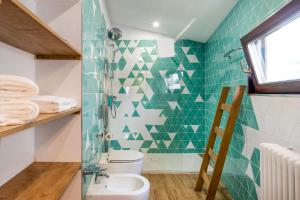 A bathroom at Castrum Wine Relais