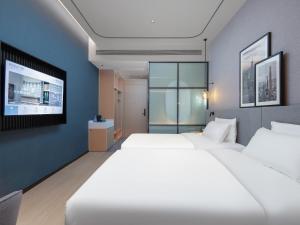 Postel nebo postele na pokoji v ubytování Country Inn & Suites by Radisson - Taishan East Branch