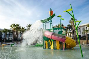 Bazén v ubytování Alannia Salou nebo v jeho okolí