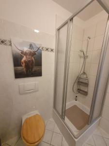 a bathroom with a shower with a picture of a cow at Sonniges Altstadt Nest in Magdeburg
