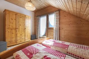 Posteľ alebo postele v izbe v ubytovaní Haus Monika Silvrettablick