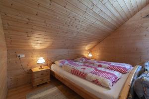 Posteľ alebo postele v izbe v ubytovaní Haus Monika Silvrettablick