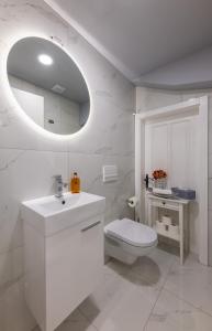 Koupelna v ubytování MM Rooms + 14 fotografií