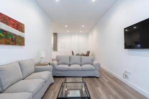 a living room with a couch and a tv at Holi-Rent AT Erillas in Camas