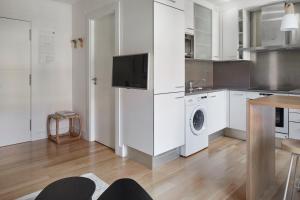 A kitchen or kitchenette at Mirakruz Terrace by FeelFree Rentals