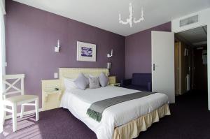 Postel nebo postele na pokoji v ubytování Hotel du Parc