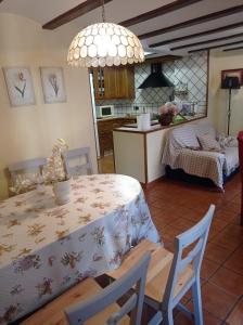 Kuchnia lub aneks kuchenny w obiekcie CASA RURAL SAN JULIAN