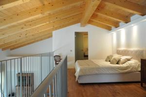 מיטה או מיטות בחדר ב-Villa Podere Gaia 16Pax with AC and Pool by VILLASRETREATS