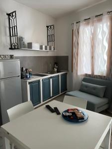 Kuchnia lub aneks kuchenny w obiekcie B&B Roseddu