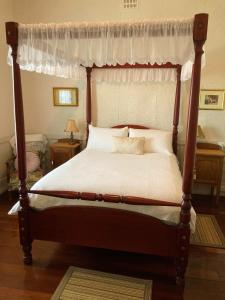 Ein Bett oder Betten in einem Zimmer der Unterkunft Rose Cottage