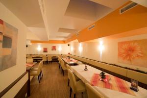 Reštaurácia alebo iné gastronomické zariadenie v ubytovaní Magnus Klause