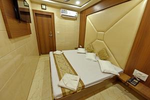 Postel nebo postele na pokoji v ubytování BABA GUEST HOUSE AJMER